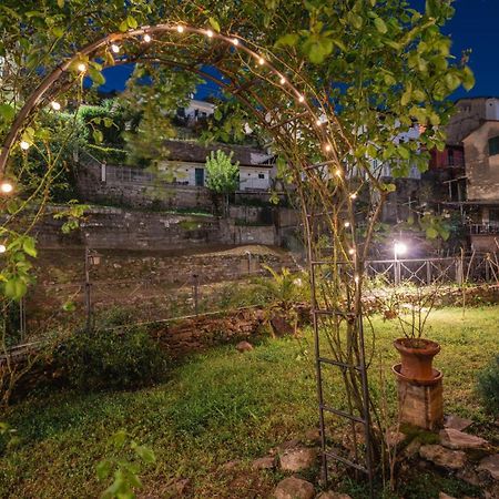 Bed and Breakfast La Casa Delle Pietre Parlanti - Casa In Pietra Ai Piedi Del Parco Delle 5 Terre Biassa Esterno foto