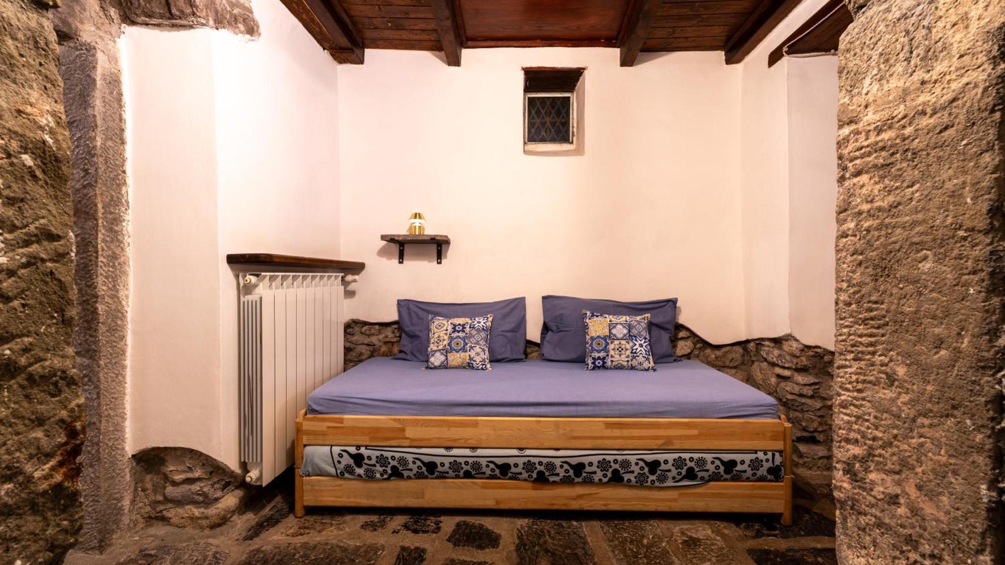 Bed and Breakfast La Casa Delle Pietre Parlanti - Casa In Pietra Ai Piedi Del Parco Delle 5 Terre Biassa Esterno foto