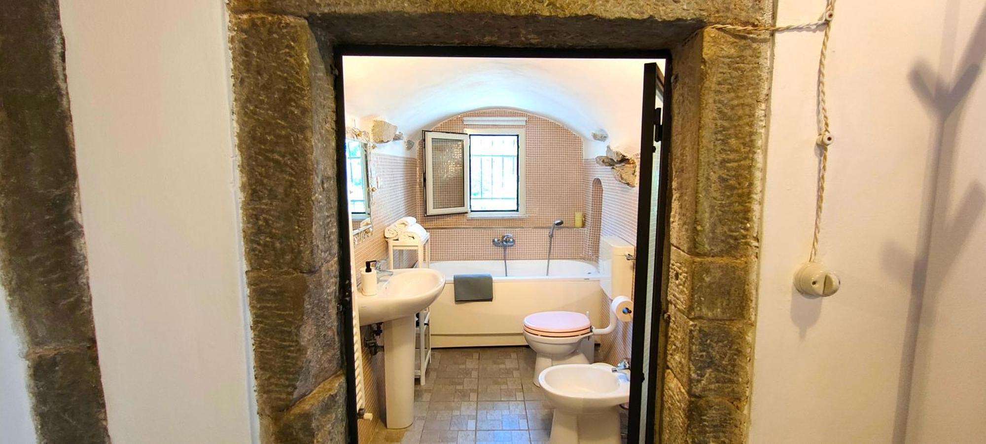 Bed and Breakfast La Casa Delle Pietre Parlanti - Casa In Pietra Ai Piedi Del Parco Delle 5 Terre Biassa Esterno foto
