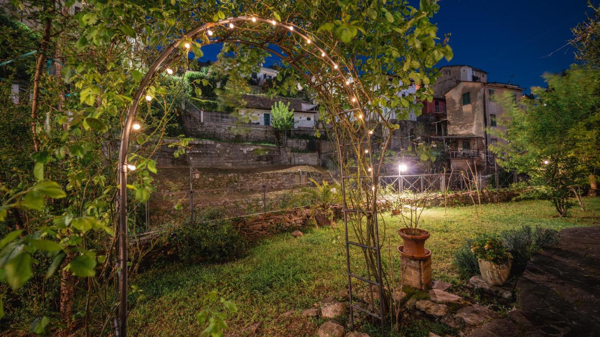 Bed and Breakfast La Casa Delle Pietre Parlanti - Casa In Pietra Ai Piedi Del Parco Delle 5 Terre Biassa Esterno foto